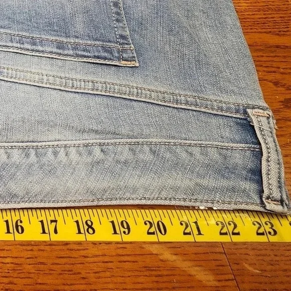 Torrid Denim Distressed Jeans Shorts Blue Plus Size 28 - Picture 3 of 8